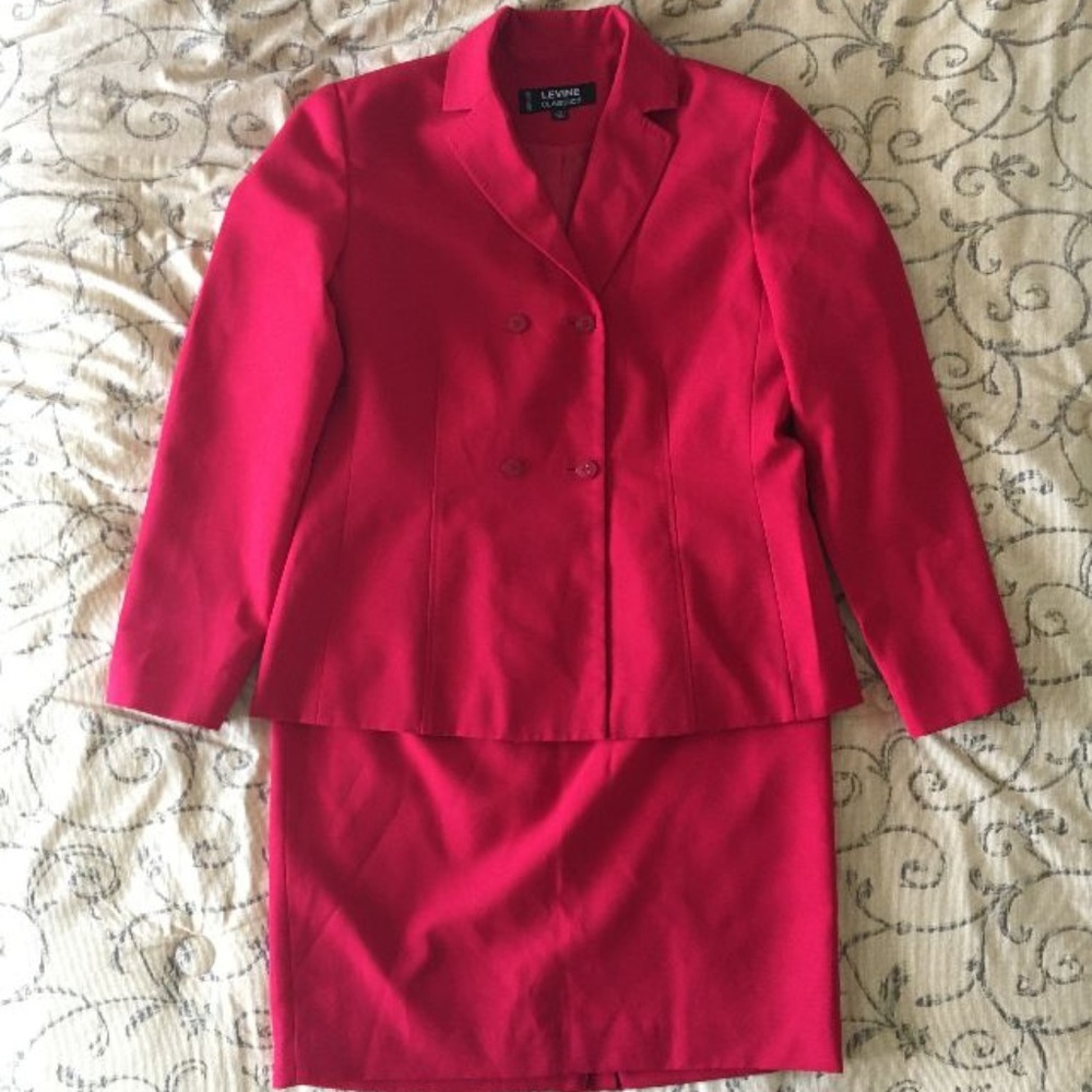 *HP* Women's 2-piece Levine Classics Dress Suit